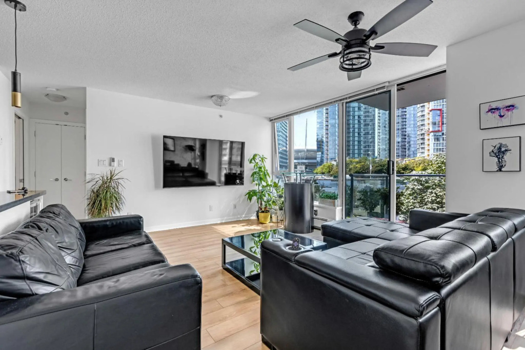 2BR Gastown Downtown Vancouver close to everything