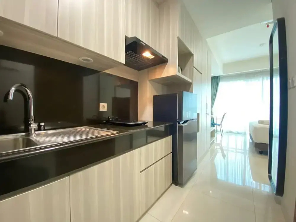 Modern and Spacious Studio Room at Green Kosambi Apartment