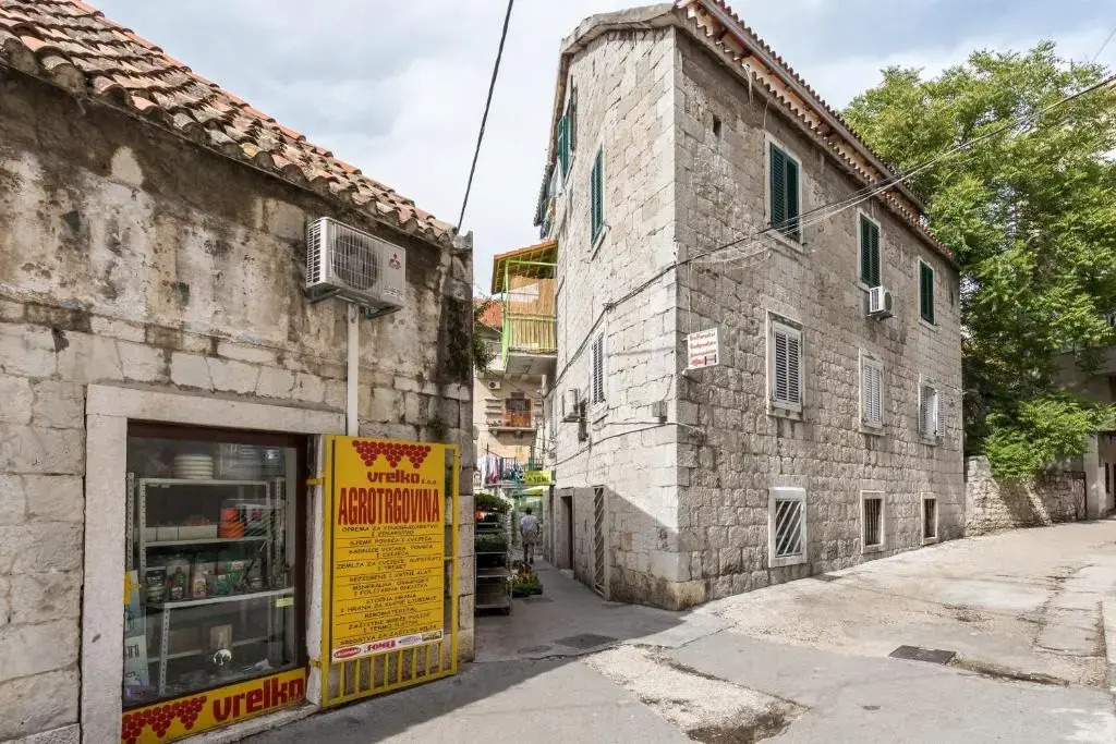 Bright & Modern 200m from DIOCLETIAN'S PALACE