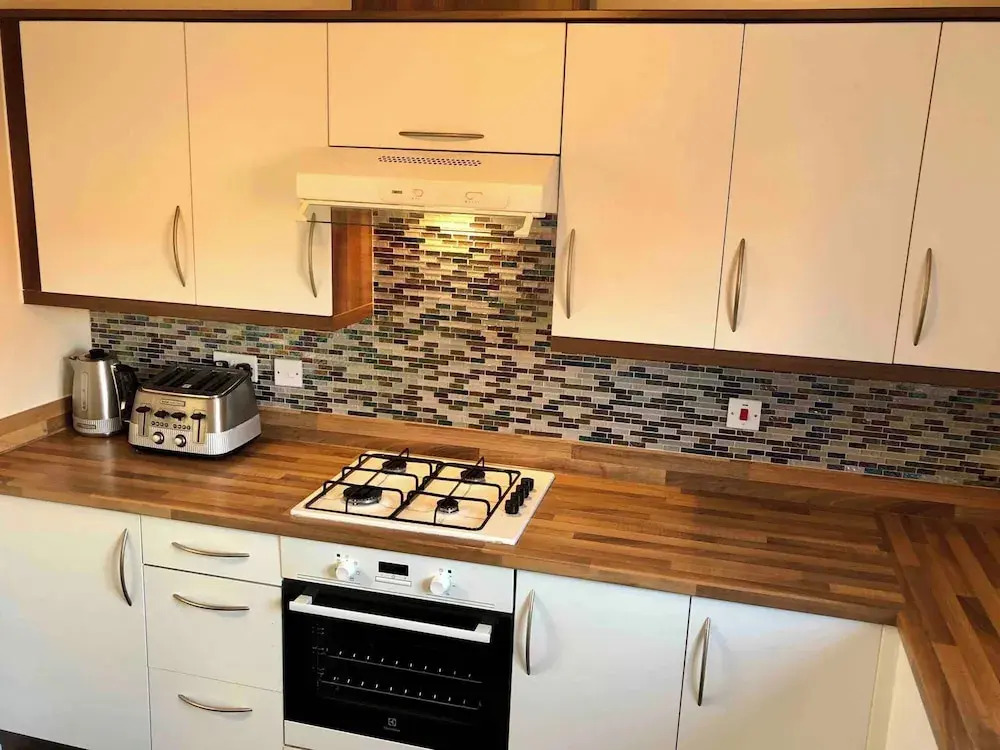 Entire Two Bedroom Detached Coach House