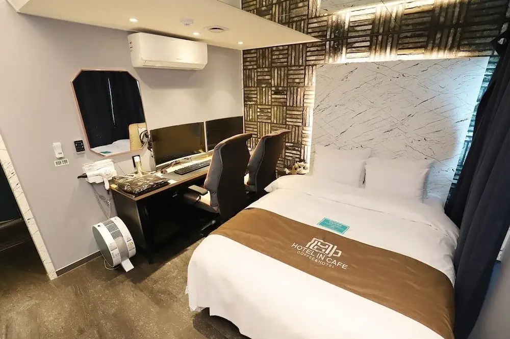 Hotel in Cafe Doksan