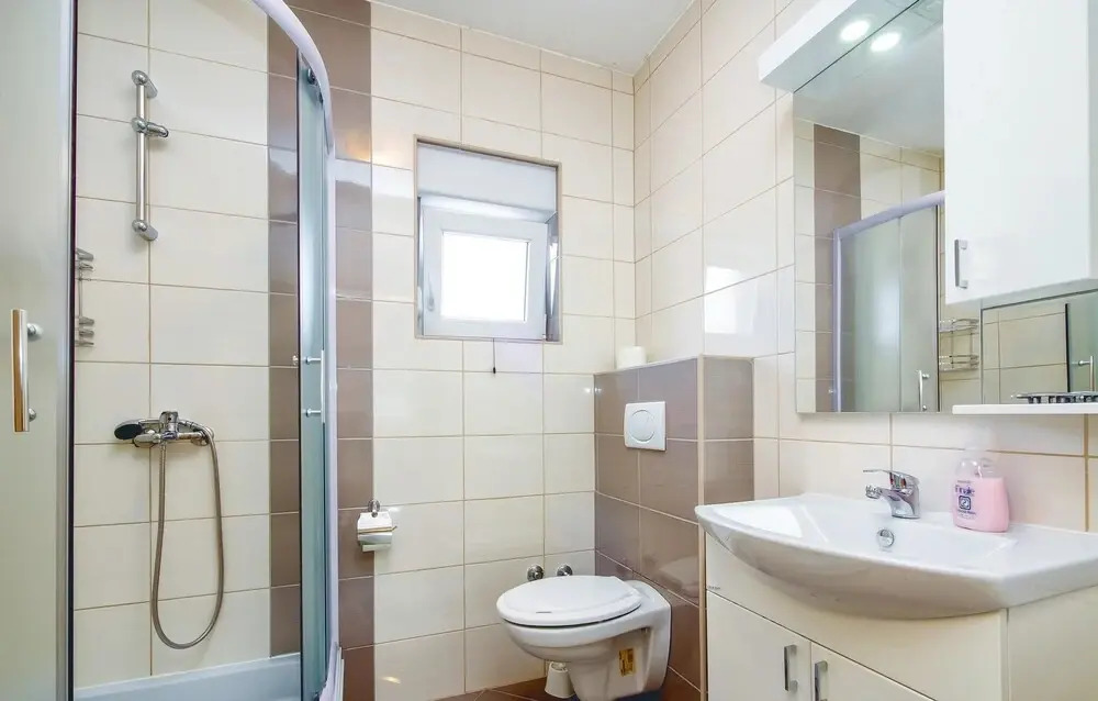 Stunning Home in Mali Rat With Wifi and 3 Bedrooms