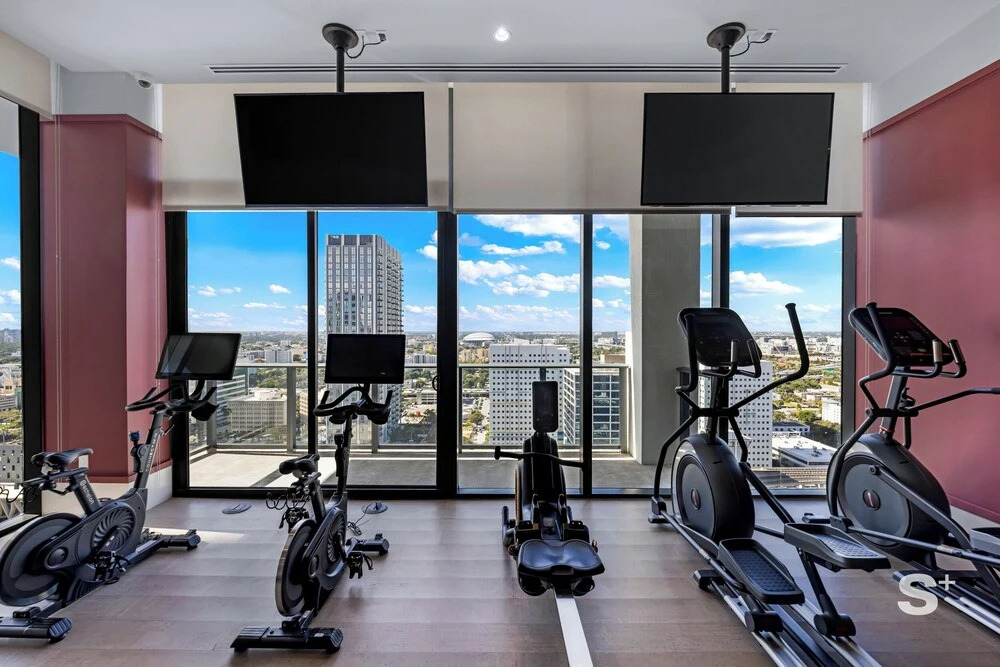 Elite 1BR & Rooftop Pool in Miami