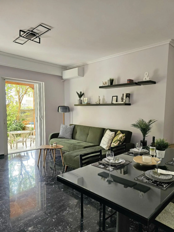Newly Renovated Garden view apartment!!