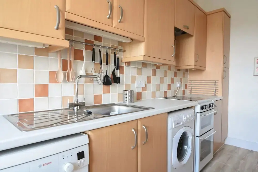 Flat 2, 10 Seafield Road