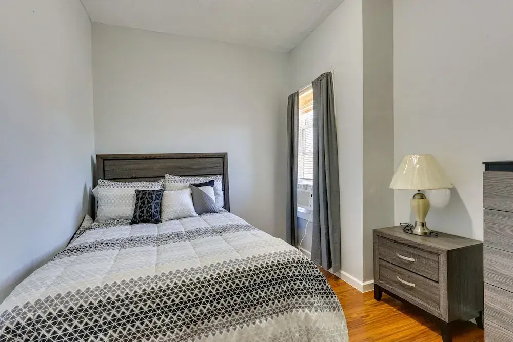 Sleek Newark Vacation Rental 12 Mi to Nyc!