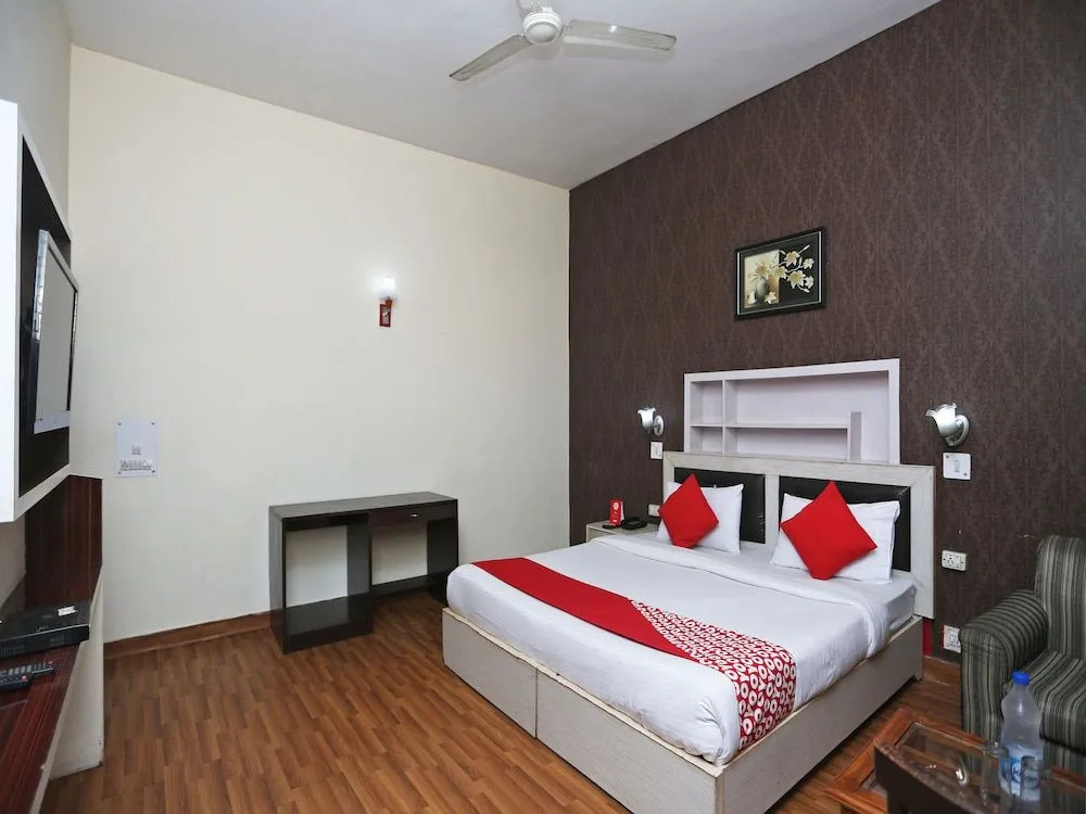 OYO 14908 Chirag Residency