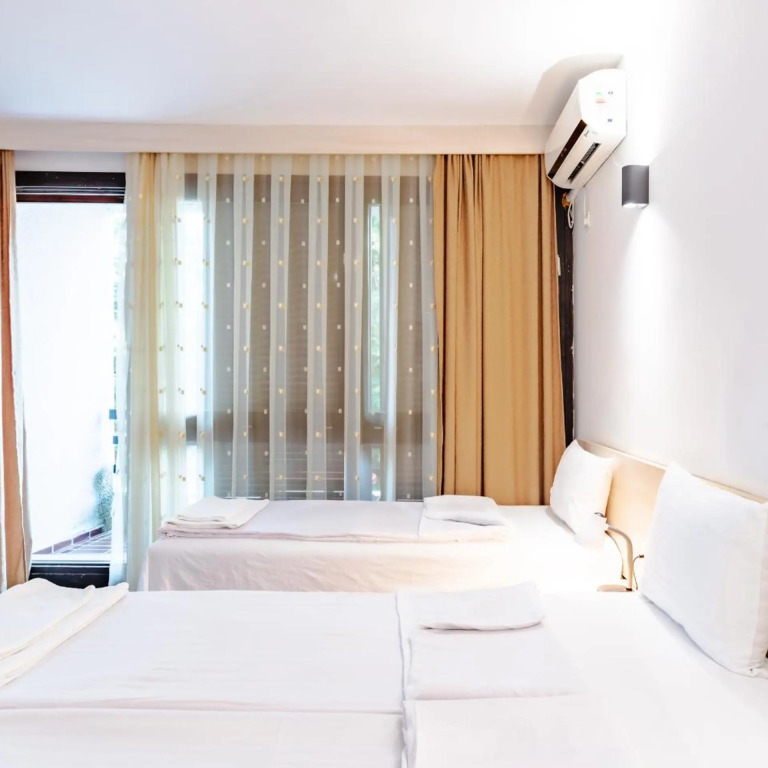 Hotel Pela