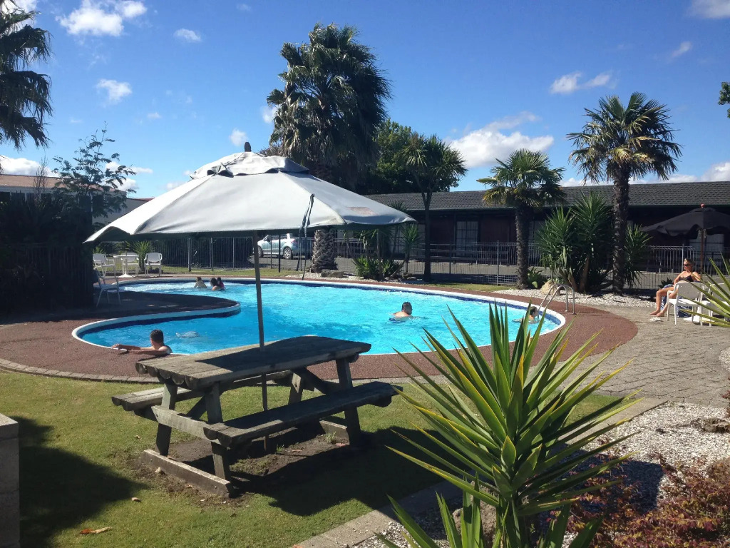 Teal Motor Lodge