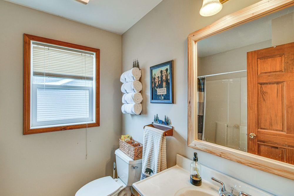 Luxe Hideaway on Houghton Lake: Families Welcome!