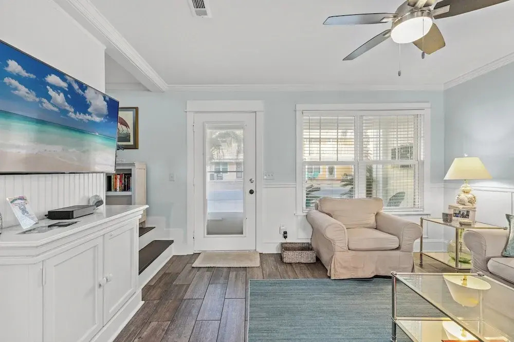 Searenity Awaits: 2-bd, 2-ba Coastal Escape! Perfect for 5! Pet Friendly!