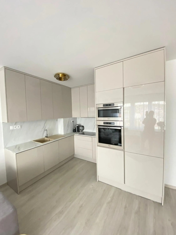 New Luxury City centre apartment with panoramic view, free parking