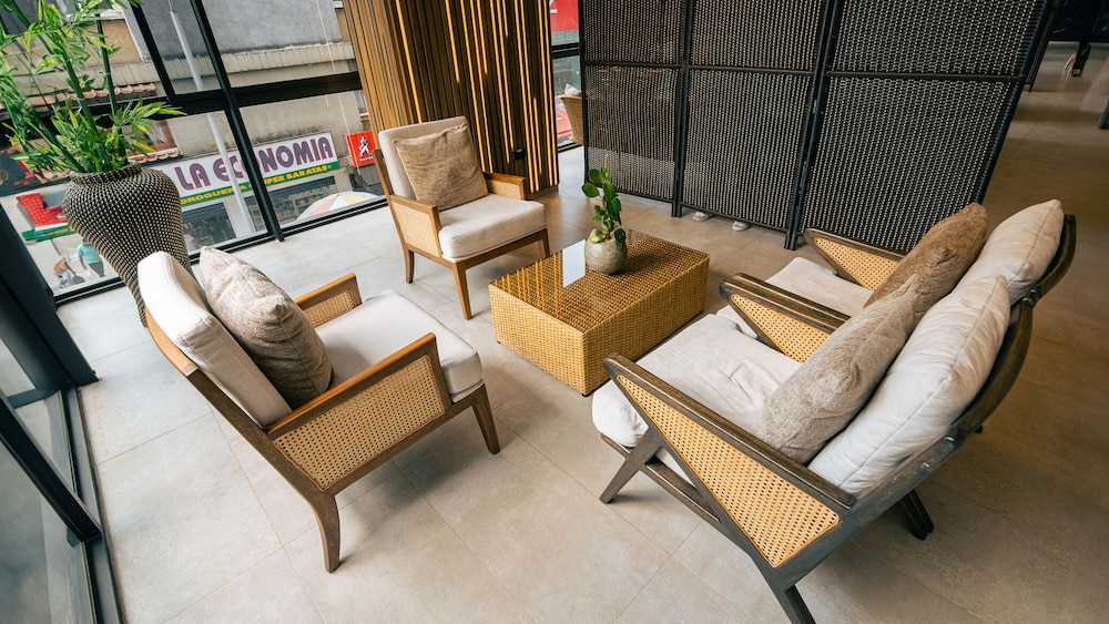 Balmoral Plaza Hotel
