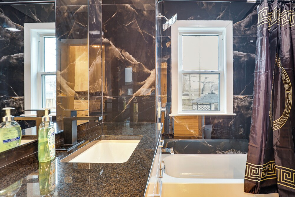 Historic Meets Modern! Family Home in Midtown KC
