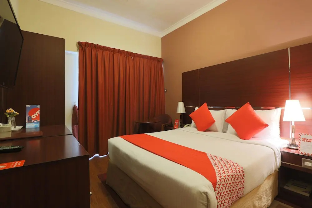 OYO 332 Syaj Hotel