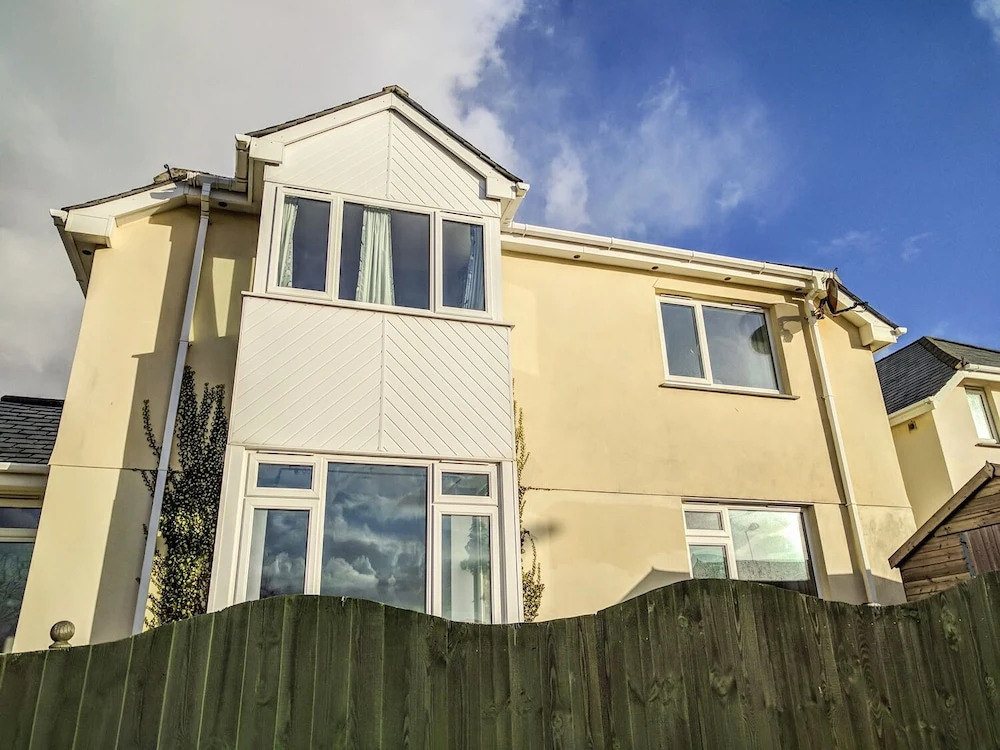 27 Berries Avenue