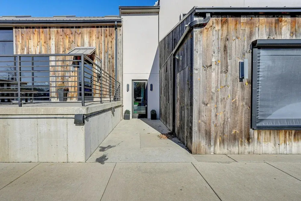 Between Restaurant & Brewery! Chic Perrysburg Apt