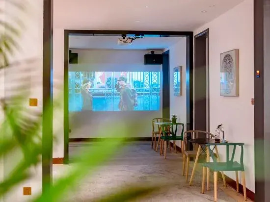 Fanghua Hotel