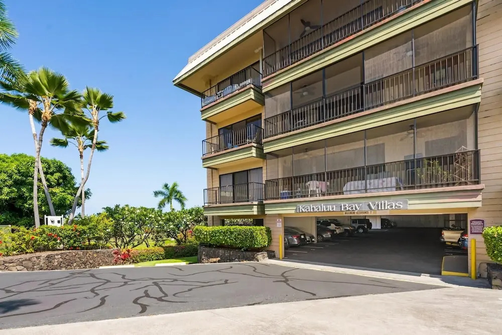 Kahaluu Bay Villas