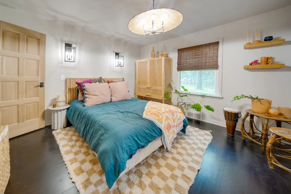 Stylish Willoughby Hills Retreat w/ Fireplace!
