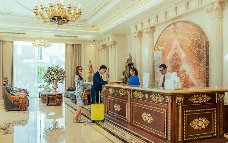 THE SHINE HOTEL