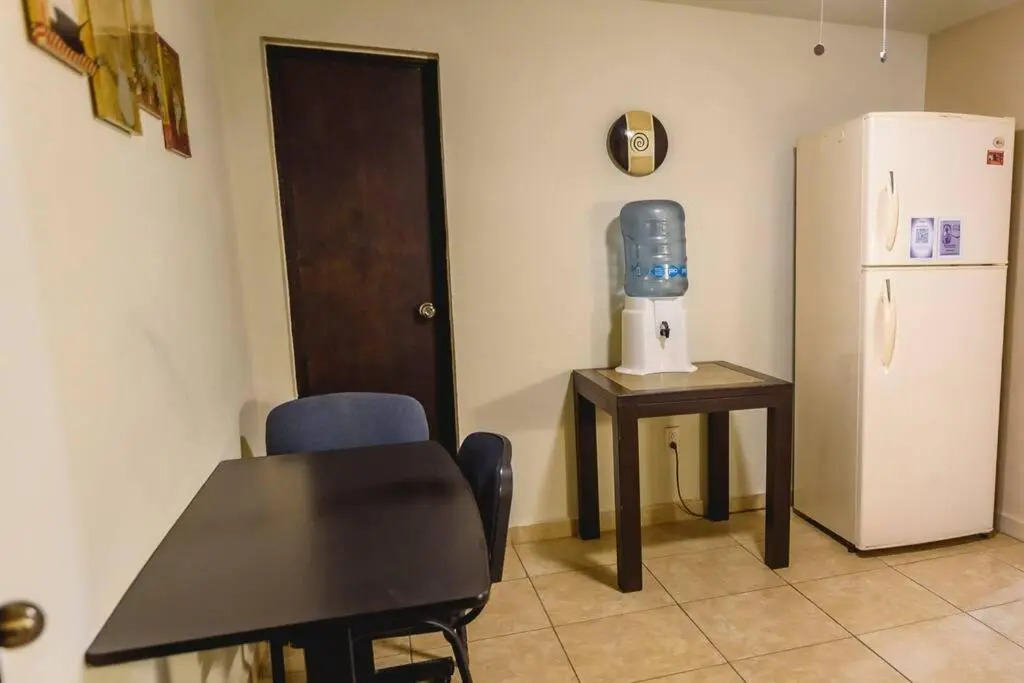 Departamento GRANDE con 2 recamaras con aire 5 camas wifi 115mb, cocina .Cochera techada, #4