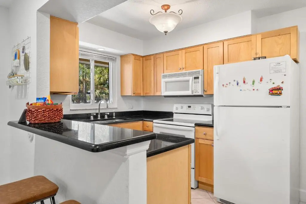 Waves 17, 1 Bedroom, Sleeps 4, Pool View, Heated Pool, Bbq, Wifi