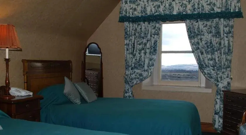 Lands of Loyal hotel