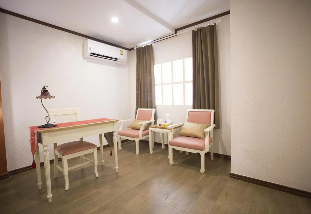 J&Y Hotel