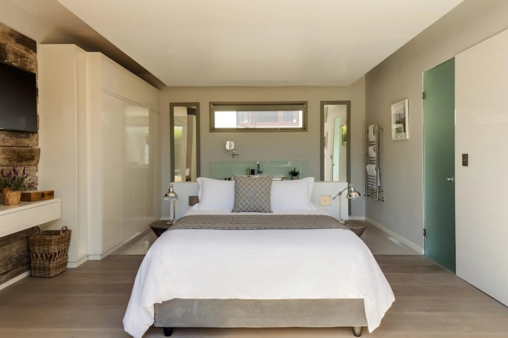 Element House - Contemporary and Upmarket Villa