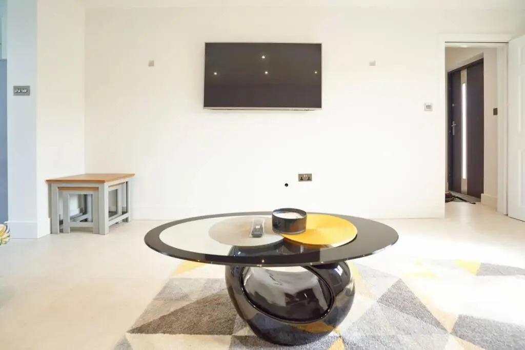 Home From Home - 4 Double Bed House with Parking