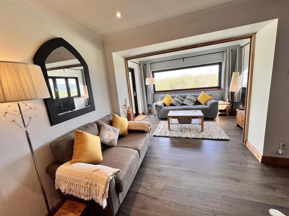 Ty Efail Cottage mountain views & secure garden