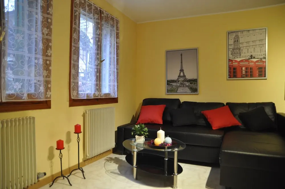 Cheerful Apartment with Cosy Garden