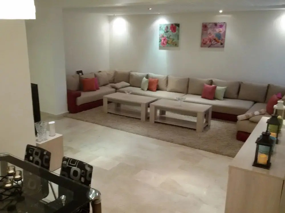 Spacious Apartment Downtown