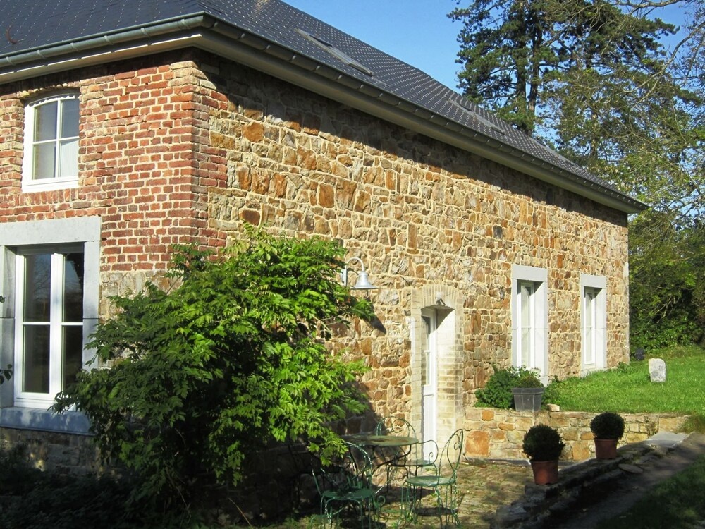 Castle Wing Situated in the Heart of a Quiet