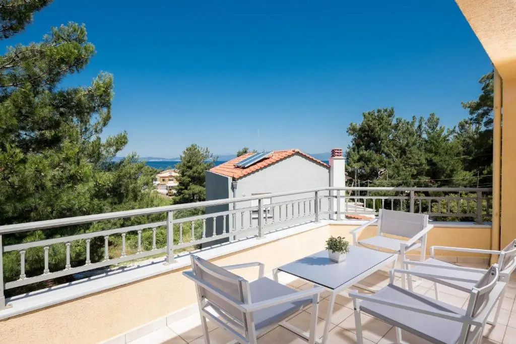 Louloudis Pool Villa