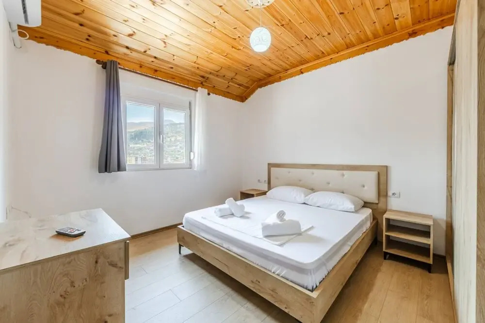 Hillside Apartment Gjirokast r 2 2BR With Balcony