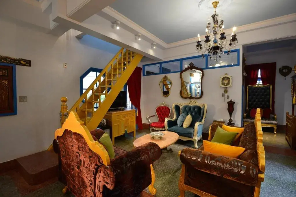 Chikan West House