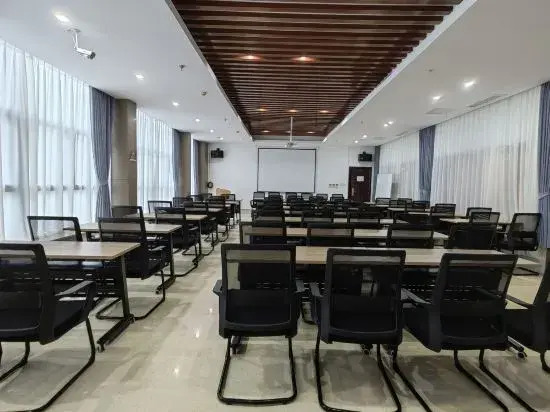 Super 8 Hotel (Hefei 1912 Xinhua International Plaza)