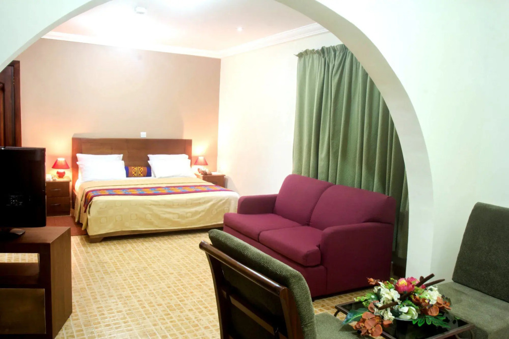 Mahogany Lodge, Cantonments