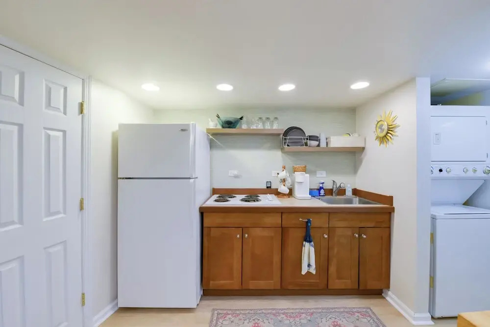 Cozy Ventnor Getaway: Walk to Public Beach!