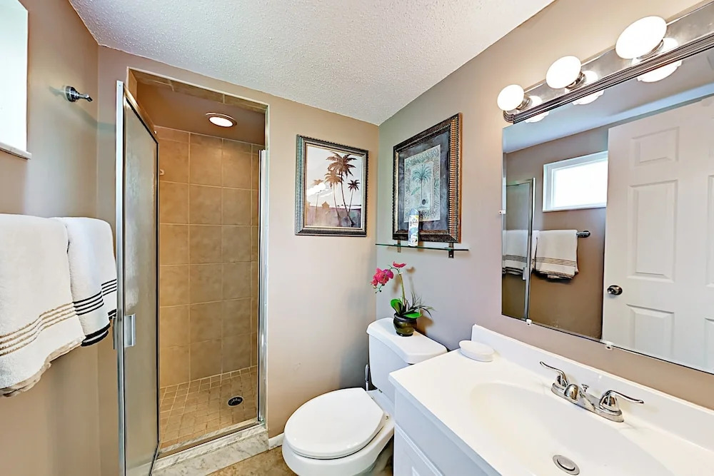 Waves 20 Condo - 2 Br condo by RedAwning