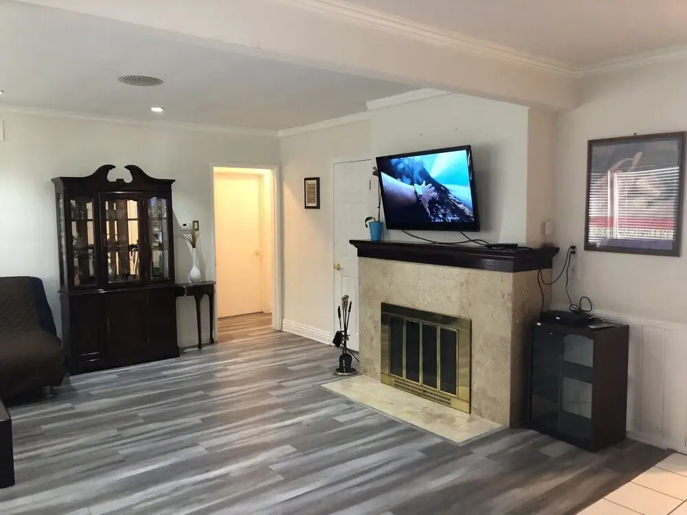 Lovely 2 Bedroom Home with Pool
