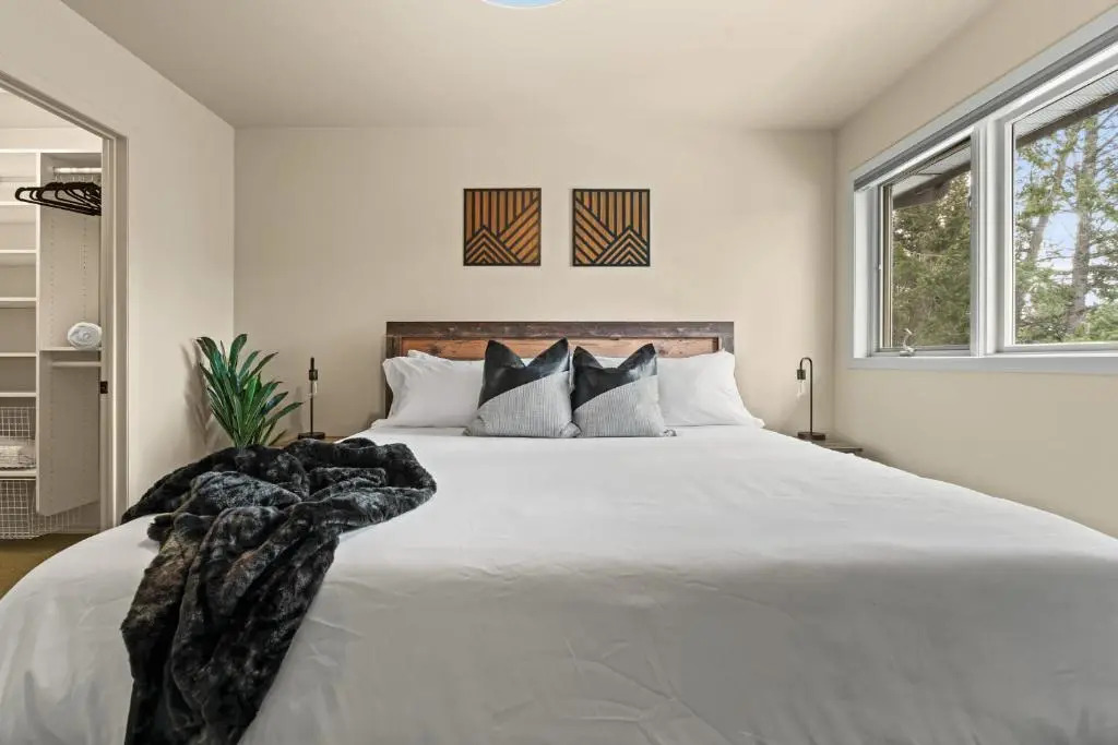 The Caribou Lodge I HotTub I Fireplace I Sleep16