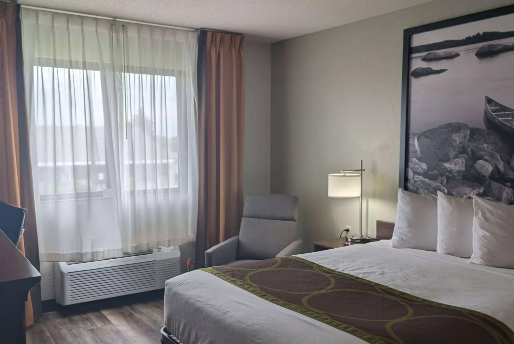 Super 8 by Wyndham Alexandria MN