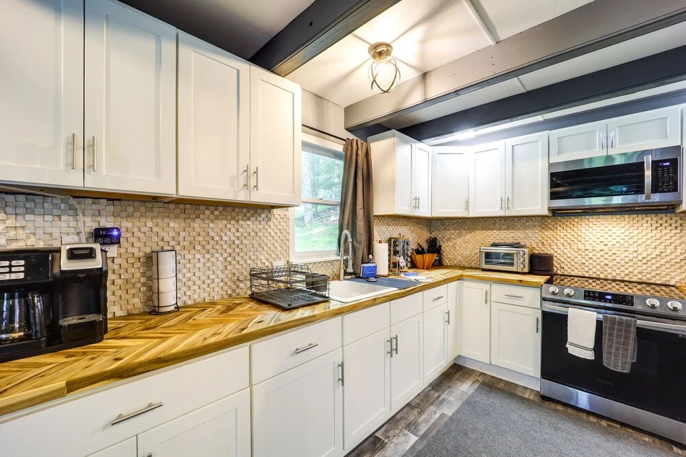 Beech Mountain Home w/ Fire Pit < 1 Mi to Skiing!