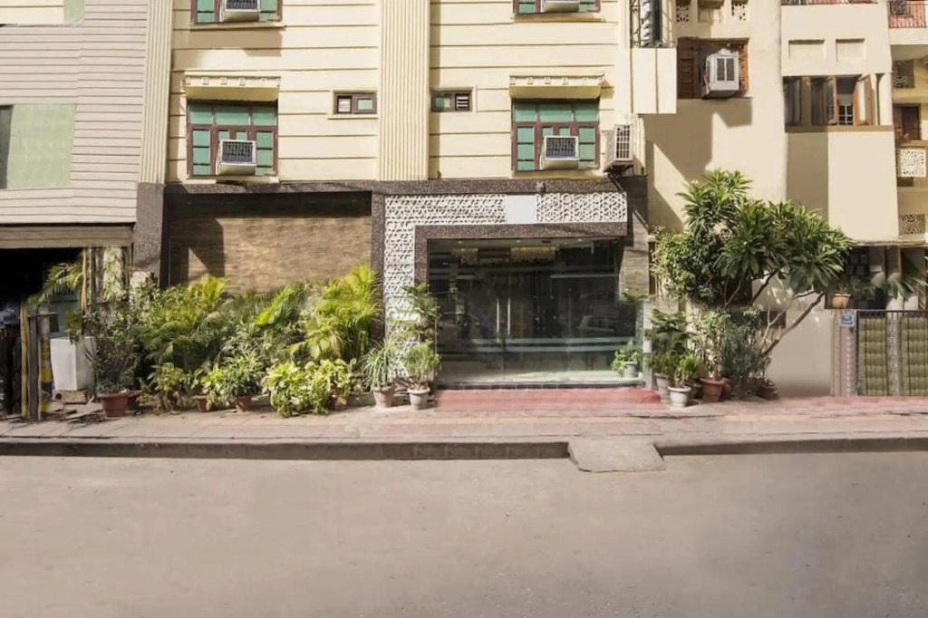 Hotel SHIMLA HERITAGE- Near B L K Hospital