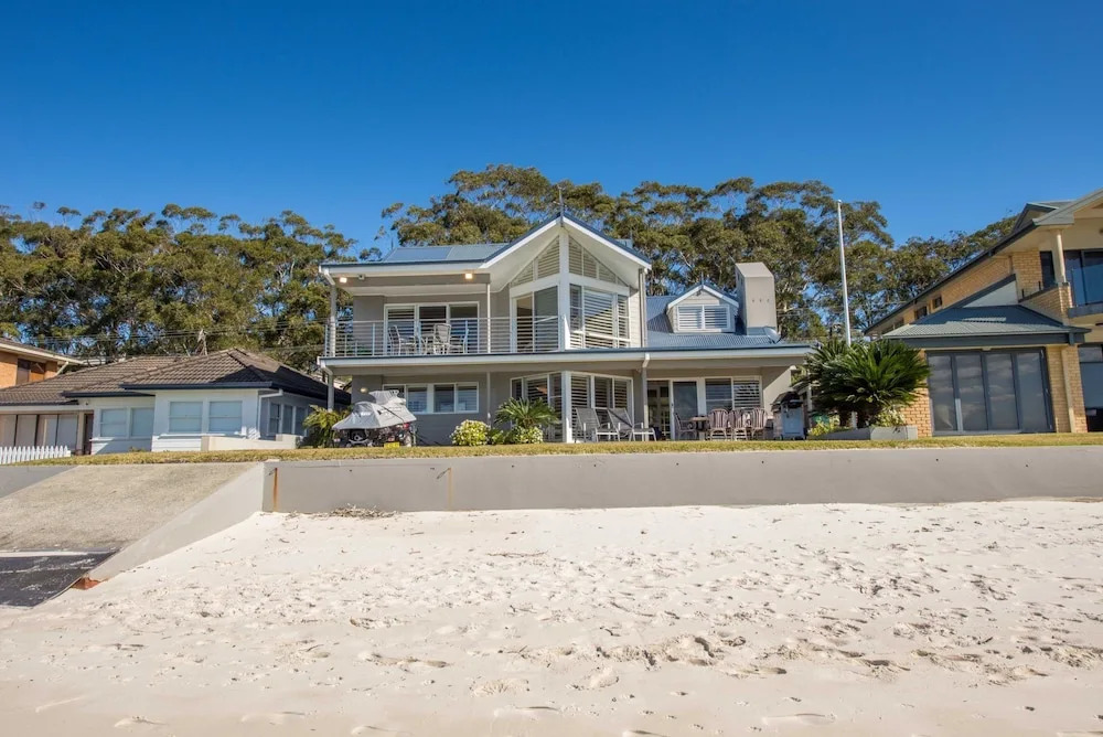 Waterfront Wonderland 41 Foreshore Dr stunning house with a lift linen Wi Fi and ducted air conditioning