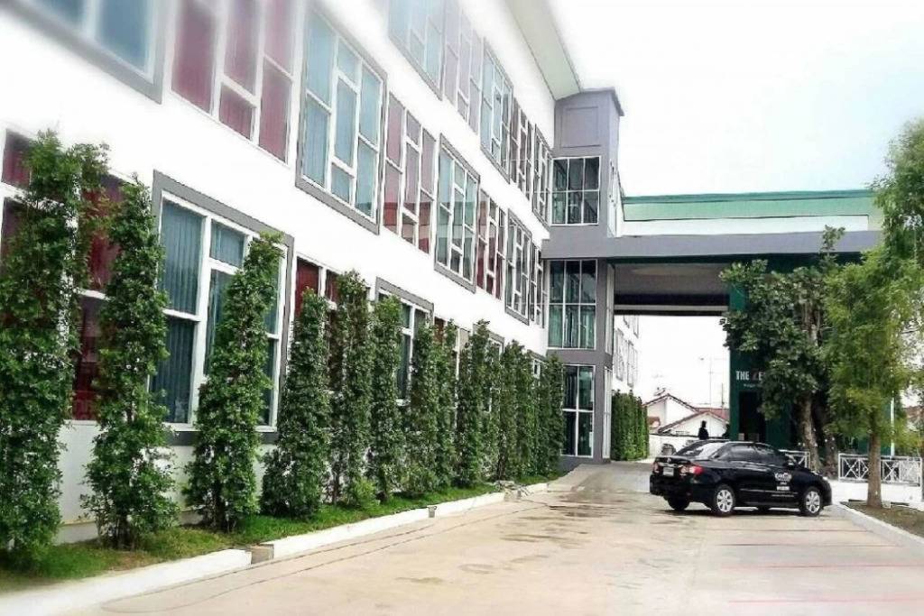 The Zell Budget Hotel Buriam