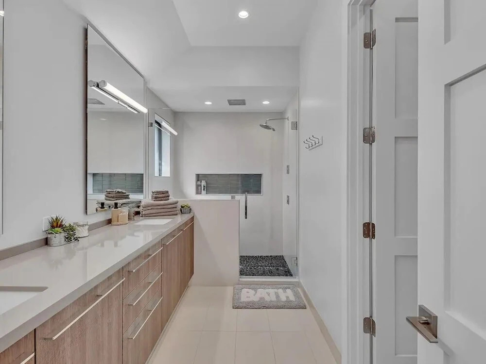 New Luxurious Home 3 Min to Beach Walk to Las Olas